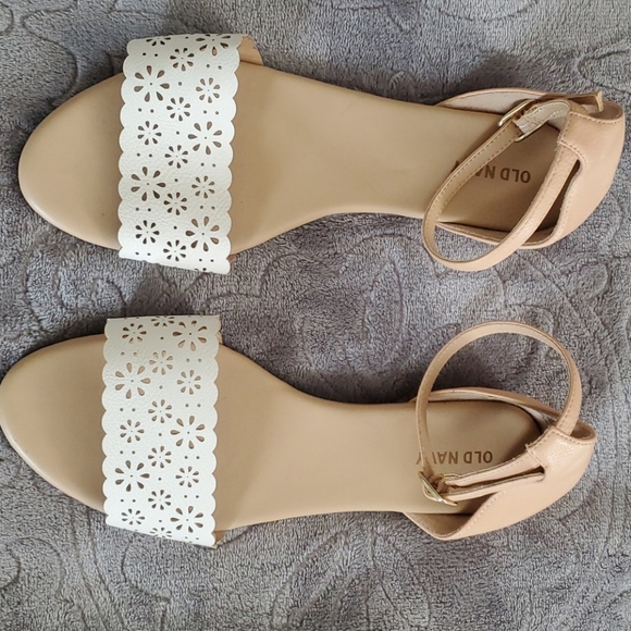 Old navy flats - Picture 2 of 6